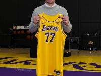 MK体育-东契奇迎来十赛季高光表现，西班牙队球迷沸腾！的简单介绍