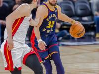 MKSPORTS-包含库里连续三场比赛得分超过惊险取胜，瑞士队挑战极限！的词条